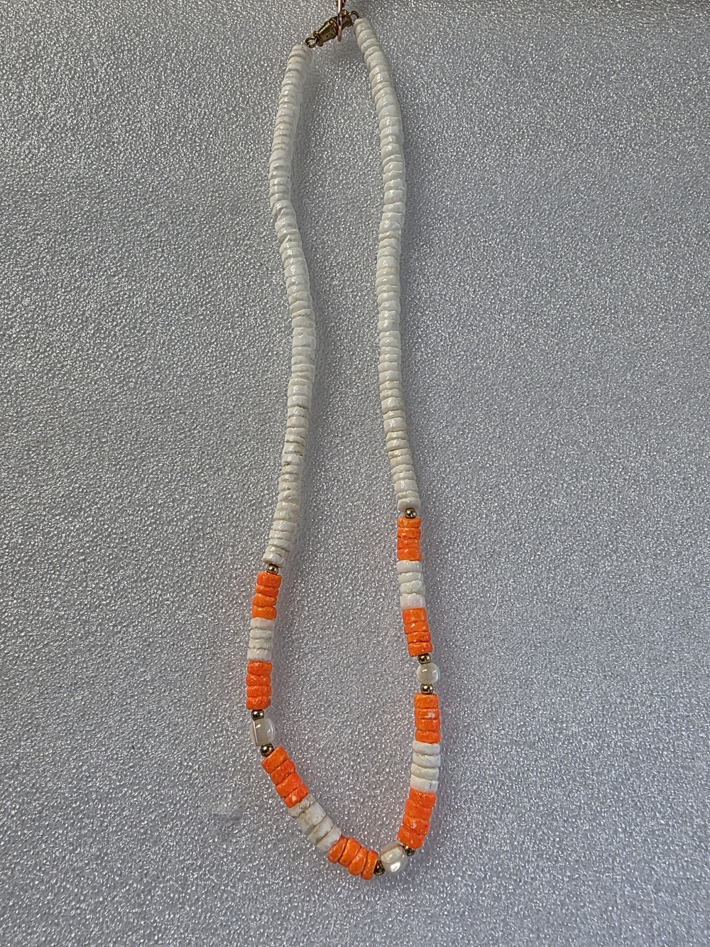 VTG 1981 Hawaiian White Puka & Orange Heishi Shell Necklace Barrel Clasp 1980s📝